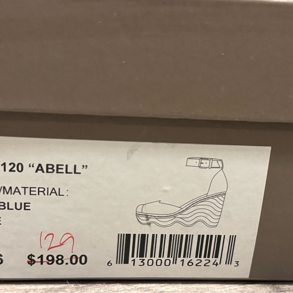 BCBG MAXAZRIA WEDGES - Picture 4 of 5